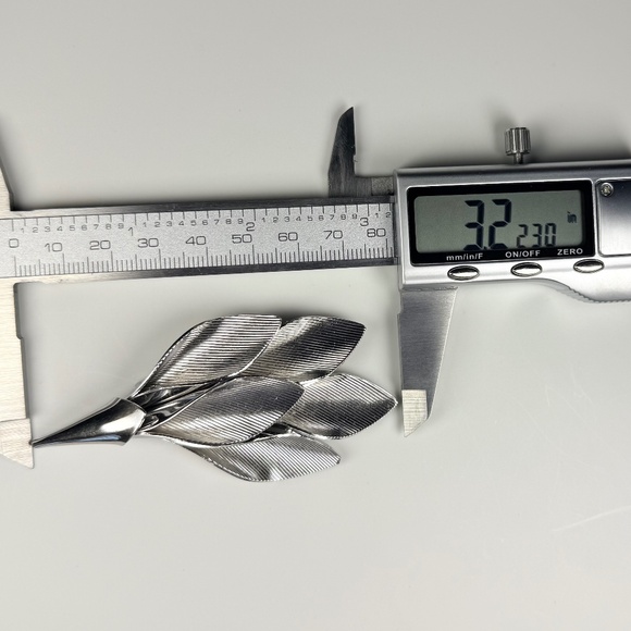 Vintage Trumpet Flowers Brooch - Picture 7 of 9